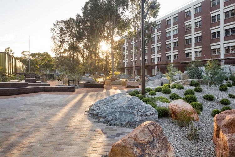 Garten- und Landschaftsbau mit Steinen Kies Findlingen Monash University Australien