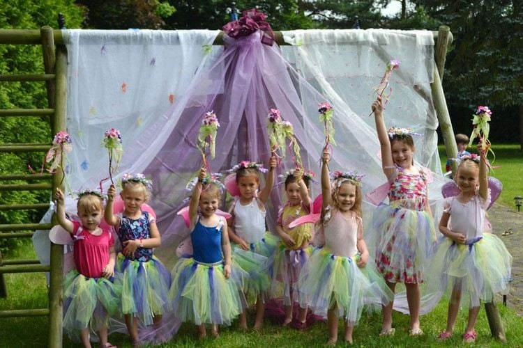 Kinderparty feiern im Garten Motto Feen
