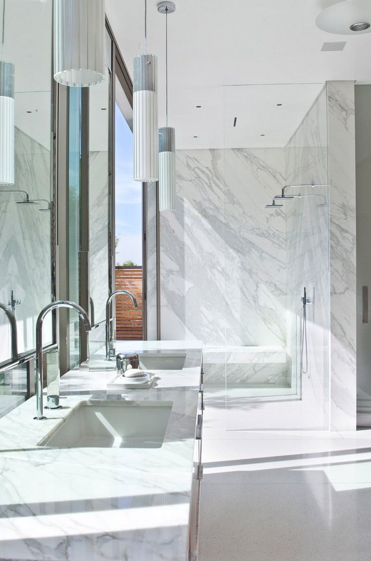 Marmor Badezimmer modern elegant Fenster