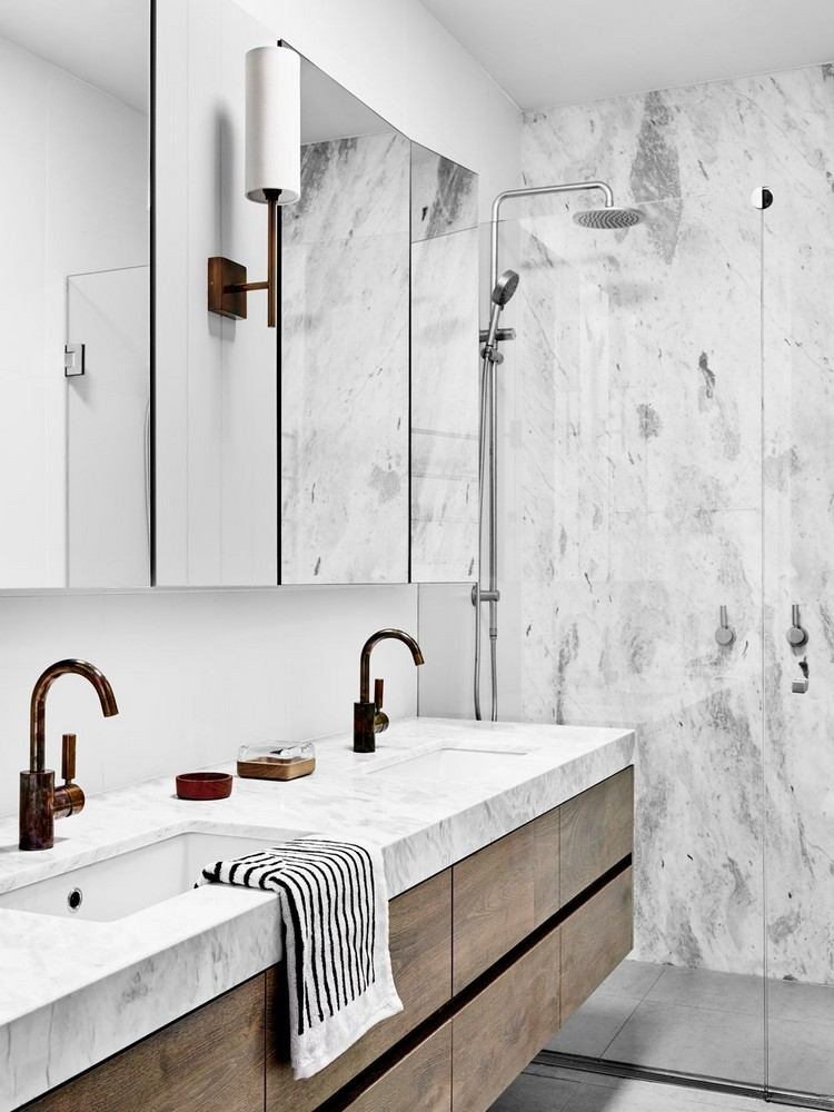 Marmor im Badezimmer modern inszenieren Waschtisch Wand