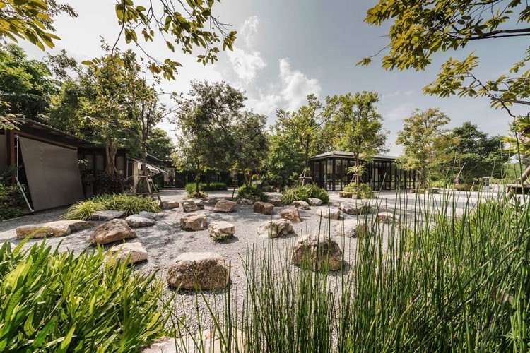 Ming Mongkol Park Thailand Landschaftsbau große Steine Kies