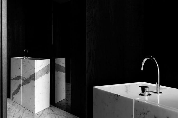 Standwaschtisch Bad Marmor modern Kombination schwarze Wand