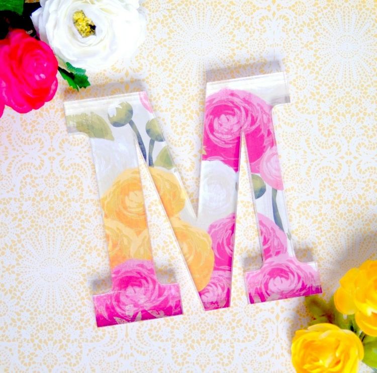 acrylbuchstabe florales motiv papier frühlingsdeko selber basteln