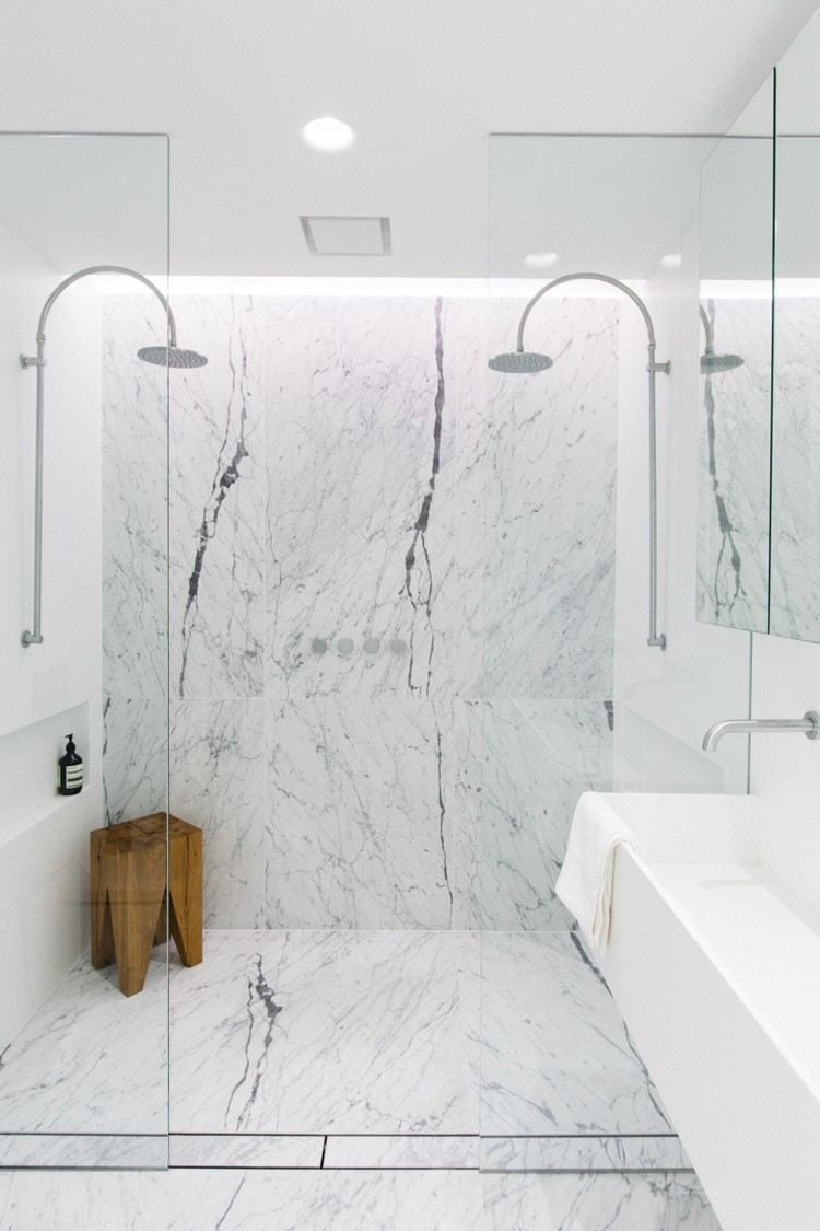 begehbare Dusche modernes Bad Marmor weiß