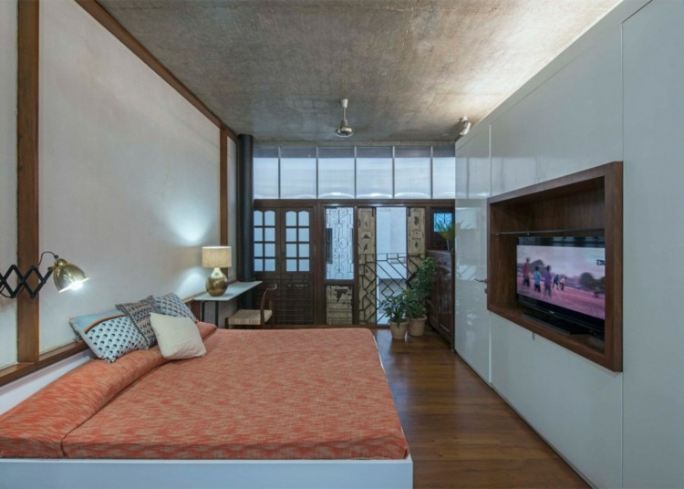 collage house mumbai indien parkettboden schlafzimmer hausfassade alte türen und fenster