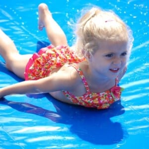 diy wasserrutsche freizeit outdoor spiele für kinder sommer
