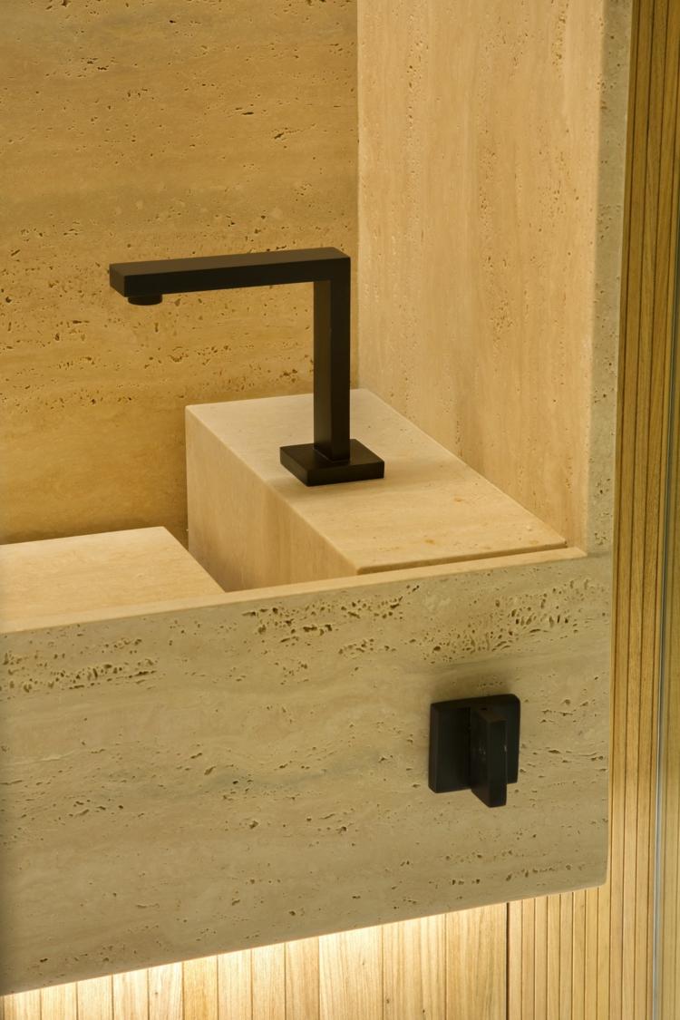 holz minimalistisches design badezimmer armaturen gradlinig schwarz matt
