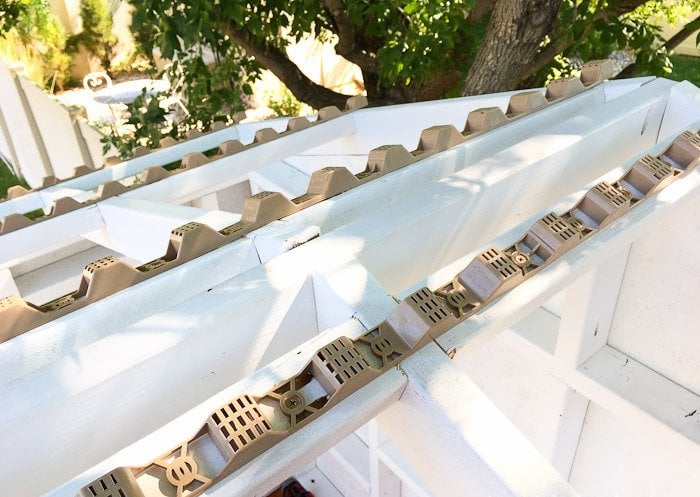 holz spielhaus kinder Dach Acrylplatten befestigen Dachsparren