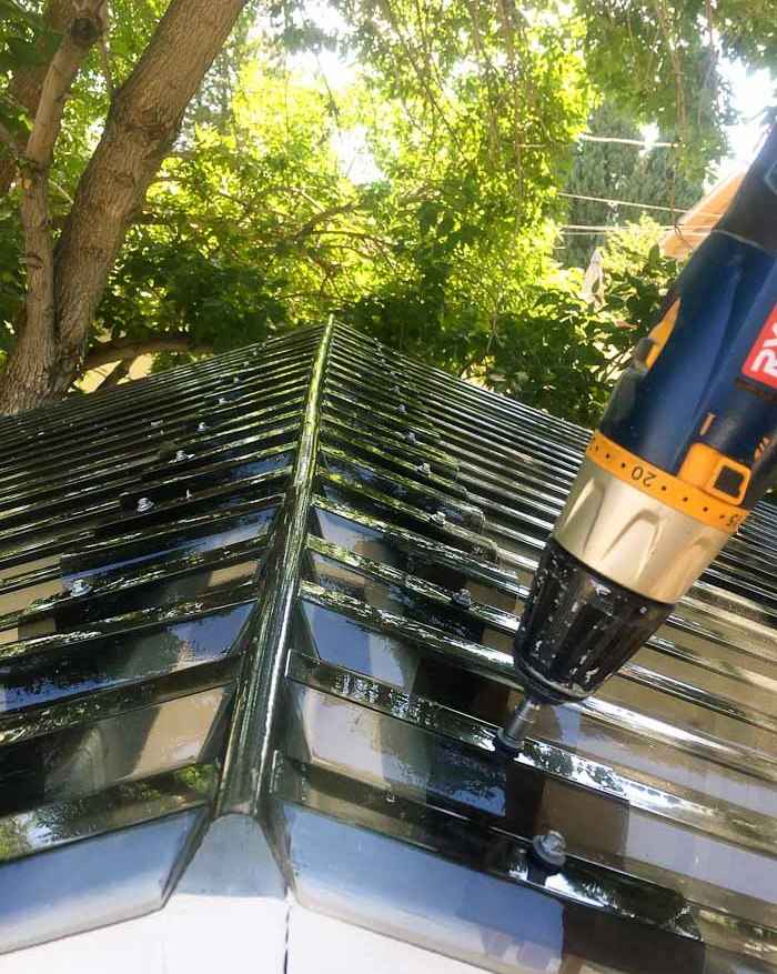 holz spielhaus kinder Dach Wellplatten Kunststoff lichtdurchlässig montieren