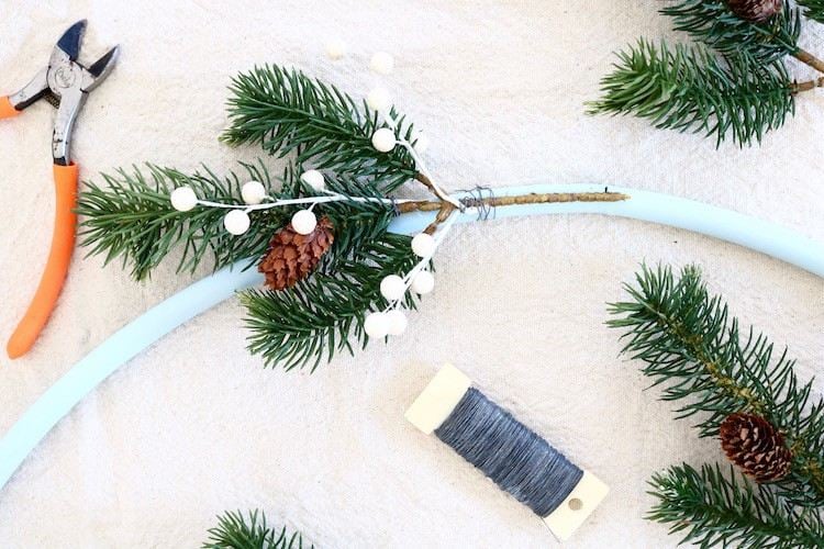 hula hoop reifen dekorieren winter deko tannengrün