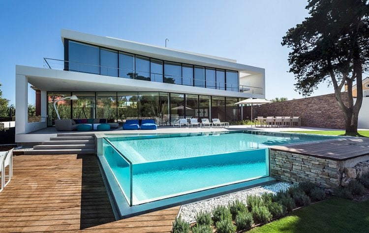 modernes Haus Swimmingpool Glaswand Terrasse Loungebereich 123DV Cool Blue Villa