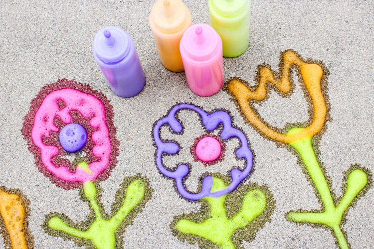 outdoor aktivitäten kinder frühjahr sommer strassenmalen