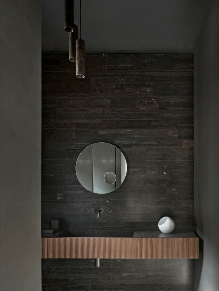 pendelleuchten spiegel waschschbecken schlichtes design badezimmer armaturen in schwarz