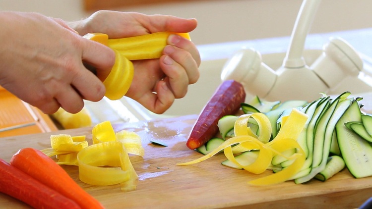vegetarische frühlingsrezepte karotten zucchini quiche tart warme gerichte