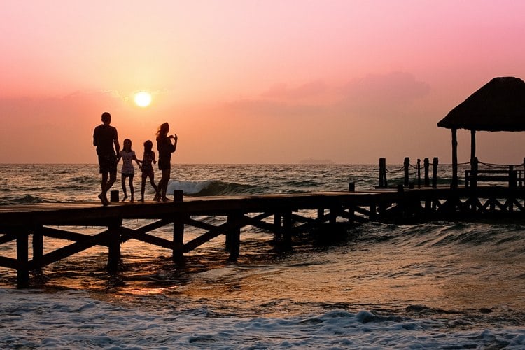 Familien Urlaub am Meer mit Kindern Sonnenuntergang