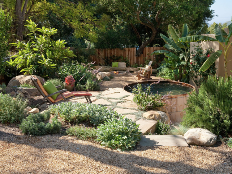Garten pflegeleicht Natursteinplatten Whirlpool rund