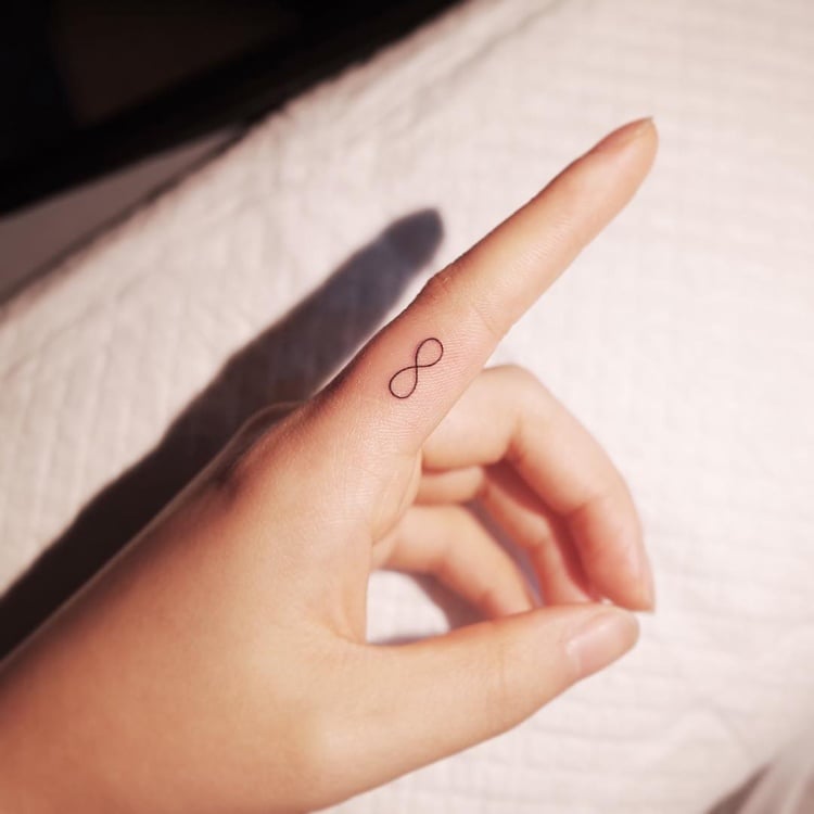 Mini Tattoo Finger Unendlichkeitszeichen Zeigefinger