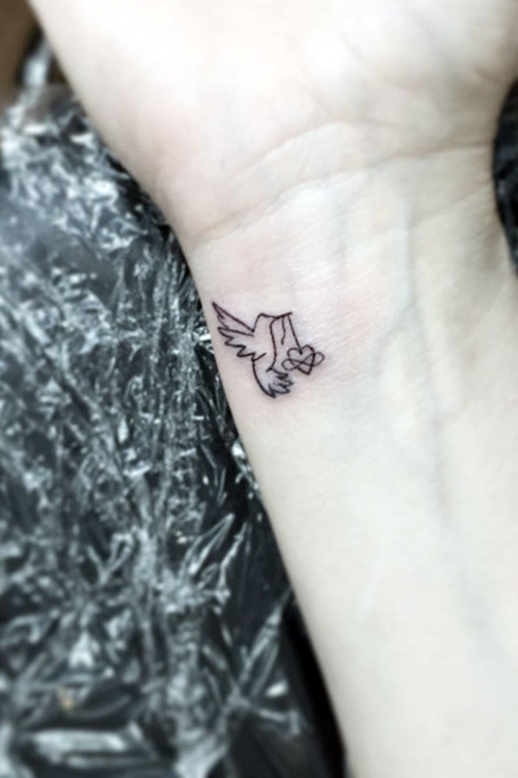 Mini tattoo Handgelenk Kolibri Herz Unendlichkeit Symbol