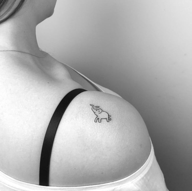 Miniatur Tattoo Schulter Elefanten Frau