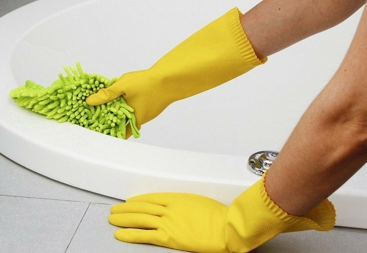acryl badewanne reinigen mikrofasertuch schonend waschpulver