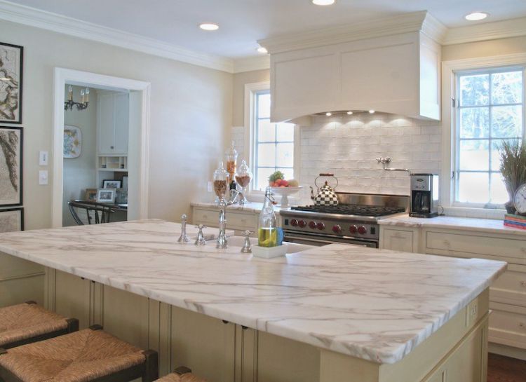 arbeitsplatten für die küche passende naturstein materialien wählen ideen ratgeber tipps marmor beleuchtung
