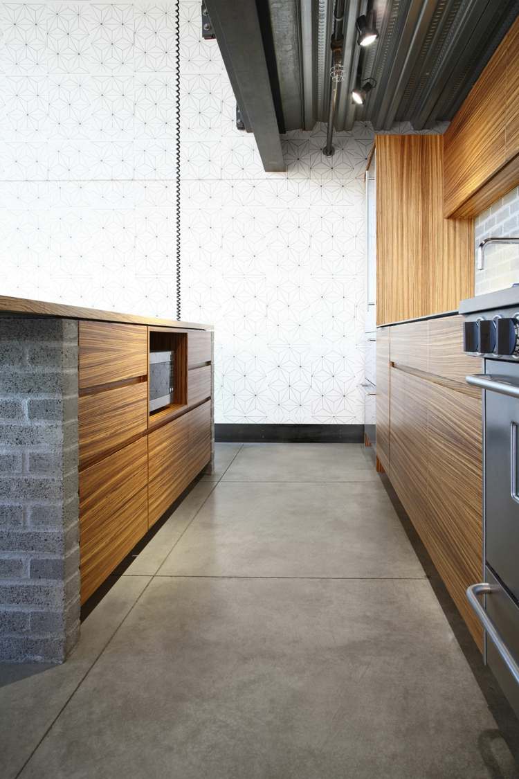beton boden backstein küchenzeile holz deckenleuchten industrial stil