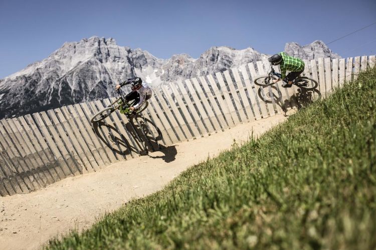 bikepark österreich finden mountainbike strecken adrenalin fahhradwege trails ausblick rampe