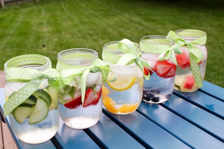 erfrischende getränke frühling sommer fruchtwasser detox