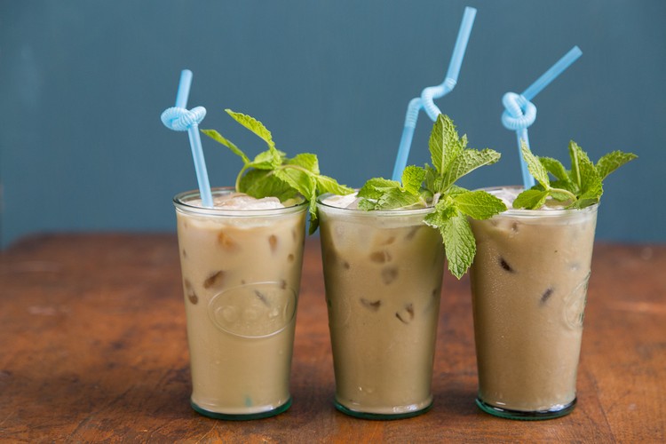 erfrischende sommerdrinks mit kaffee iced mint latte