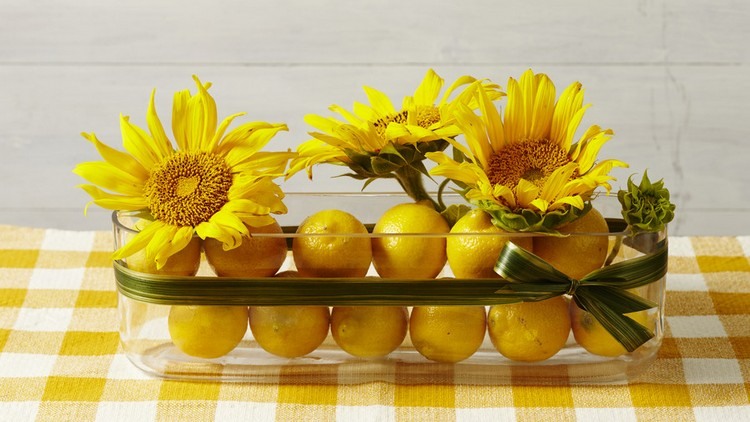 frische sommerdeko gelb sonnenblumen zitronen