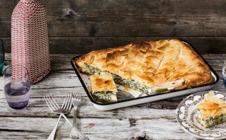 griechische rezepte selbst zubereiten einfach lecker traditionell spinat gefüllter kuchen spanakopita