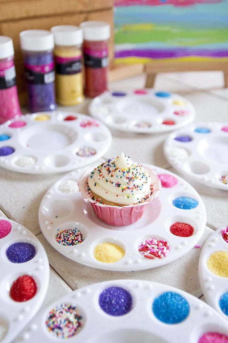 kinderbeschäftigung hochzeit cupcakes dekorieren zuckerstreusel