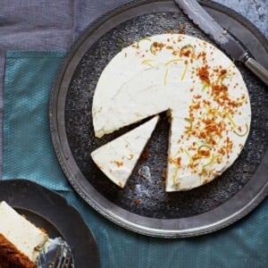 käsekuchen rezept ideen mit boden frischkäse garnieren keksbrösel limettezesten