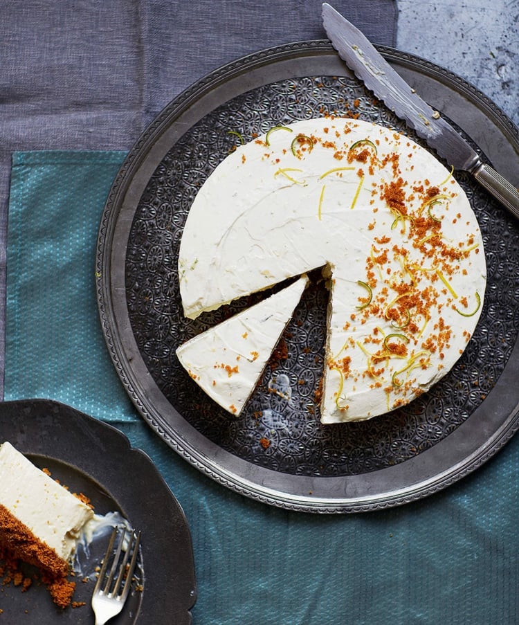 käsekuchen rezept ideen mit boden frischkäse garnieren keksbrösel limettezesten