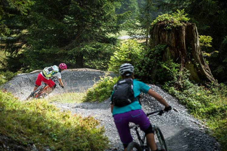 lenzerheide schwierigkeitsgrad sprünge kurven bikepark in der schweiz