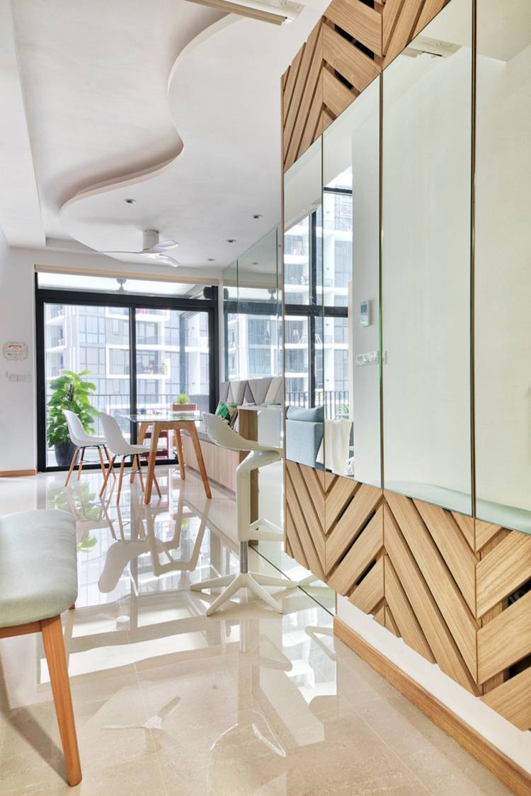 modernes loft apartment helle einrichtung marmor fußboden helles holz fischgrätmuster