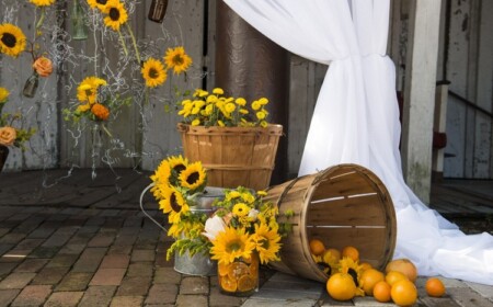 sommerdeko mit sonnenblumen garten terrasse rustikal