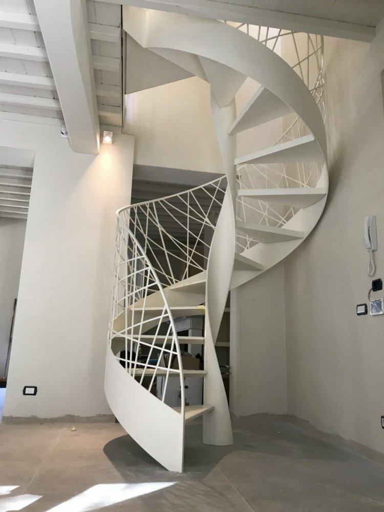stahl spiraltreppe modern minimalistisch geländer filigranes design