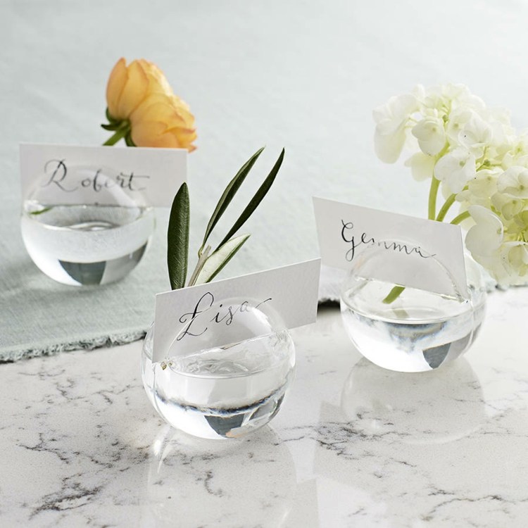 tischkarten hochzeit elegant glaskugel vase wasser blume