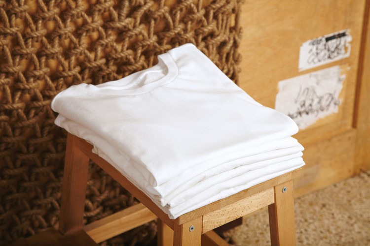weiße wäsche kleidung bleichen strahlend weiß