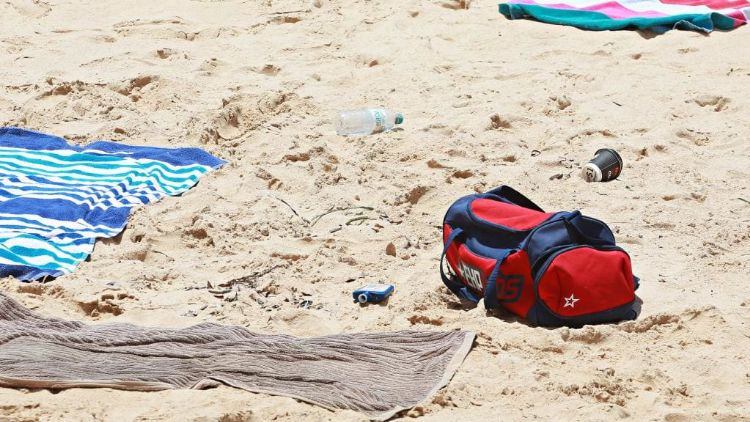 wertsachen am strand verstecken schutz strandsafe geldversteck auf reisen urlaub tasche lassen