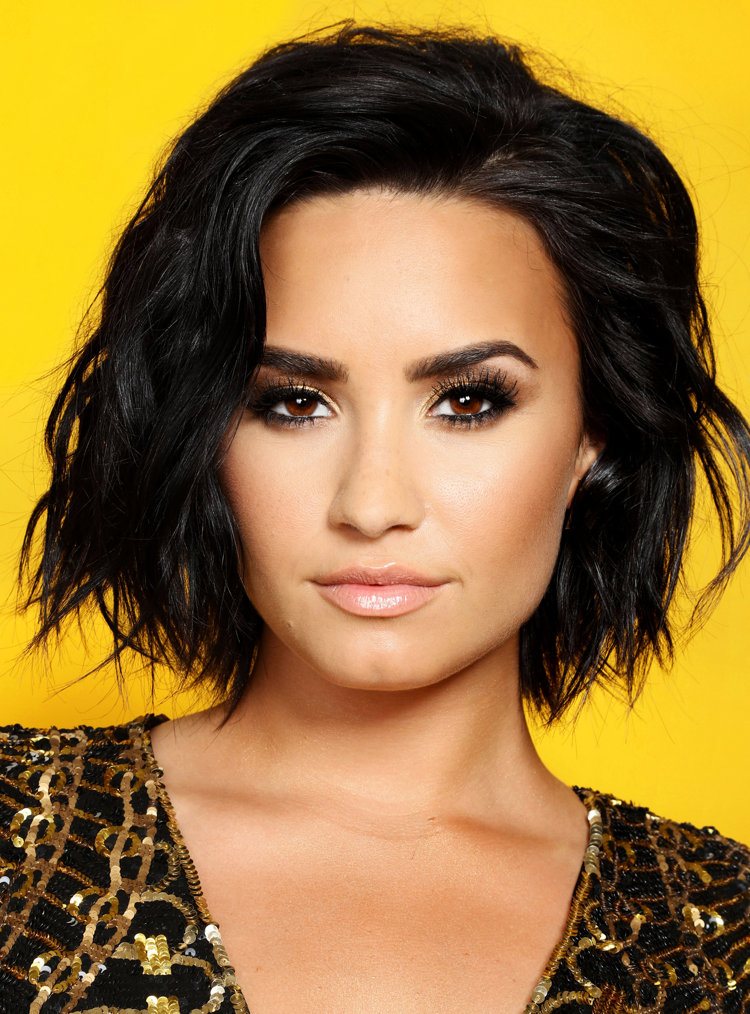 Demi Lovato Bob 2018 fransig kinnlang Textur