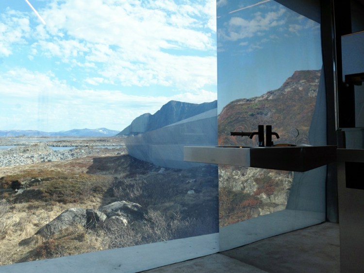 MORFEUS arkitekter felsformation Bukkekjerka spiegelglas und beton service gebäude interieur