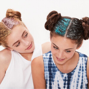 Space Buns zwei Dutts geflochten Frisur Mädchen Jugendliche