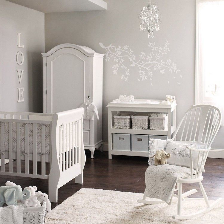 babyzimmer in grau und weiß möbel wandtattoo teppich