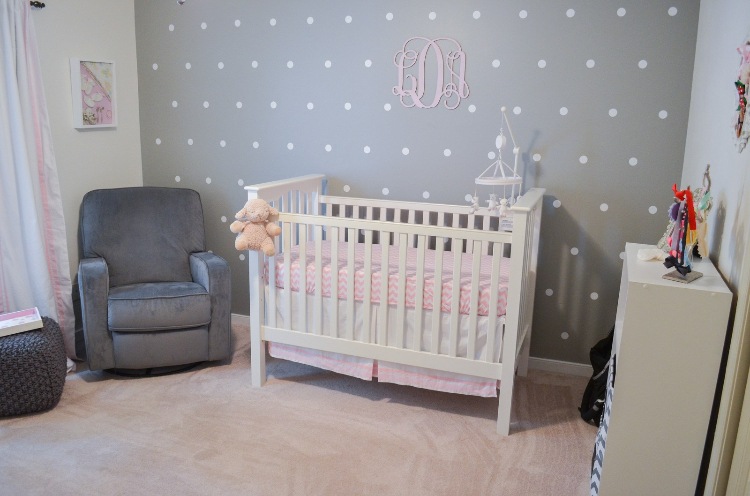 babyzimmer ideen mädchen farbgestaltung grau rosa klassisch