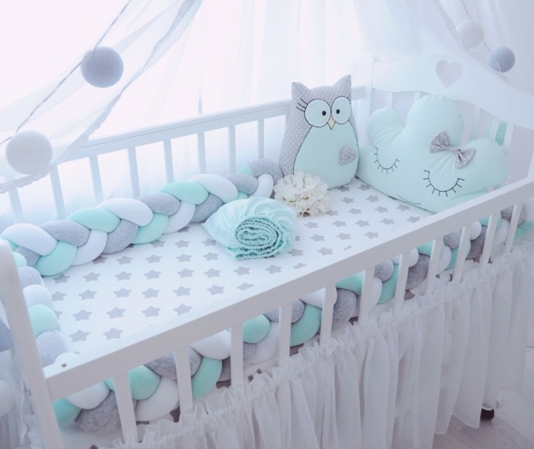 babyzimmer in mint und grau babybett kissen eule