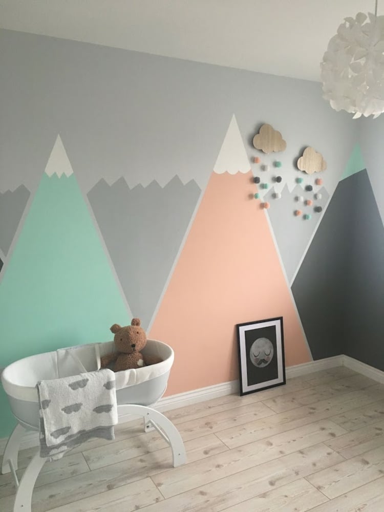 babyzimmer junge mädchen mint und grau wanddekoration wolken gipfel