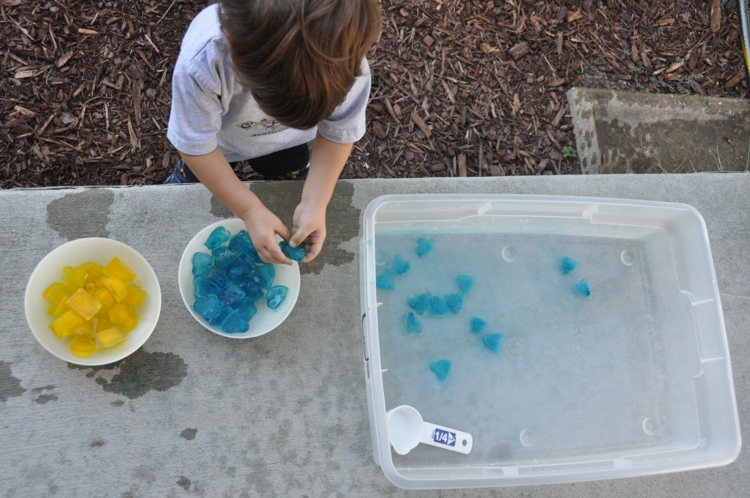 bunte eiswürfel farbspiel diy kinder outdoor spiele sommer ab 6