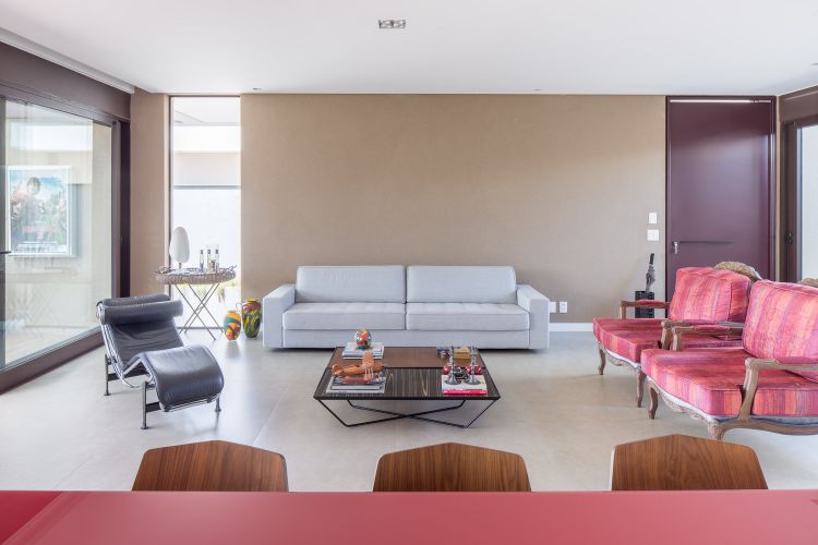 design haus mit pool modern bauweise brasilien baustil komfortabel praktischwohnzimmer stilvoll möbel einrichtung minimalistisch